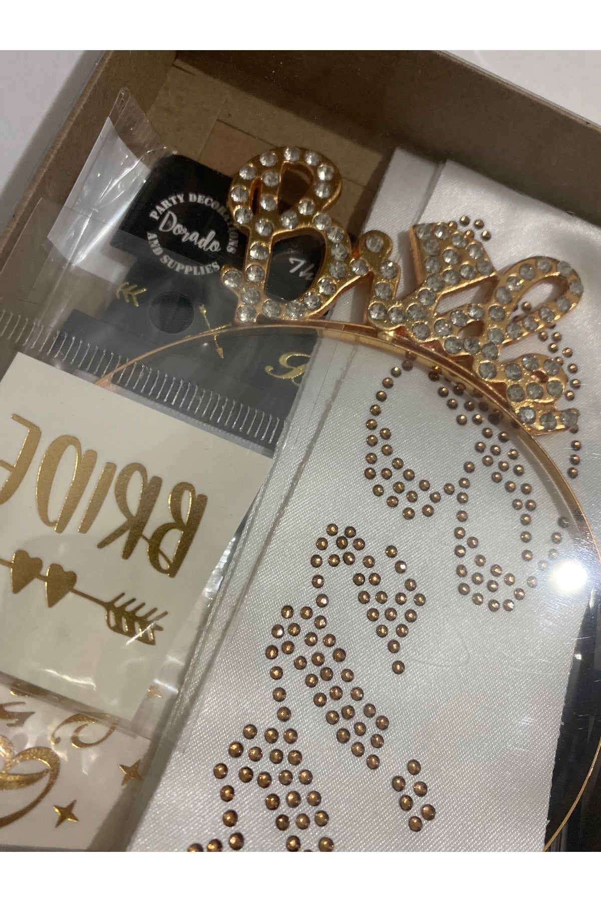 Bride Temalı Gold Taşlı Metal Taç,Kuşak,Dövme ve Bileklik Seti Kutulu
